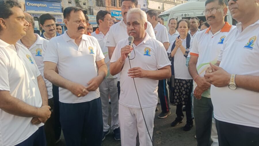 आयुष मंत्री मदन कौशिक ने “रन फॉर योगा” को दिखाई हरी झंडी, देवपुरा चौक से चंद्राचार्य चौक तक उत्साह के साथ सम्पन्न हुआ कार्यक्रम