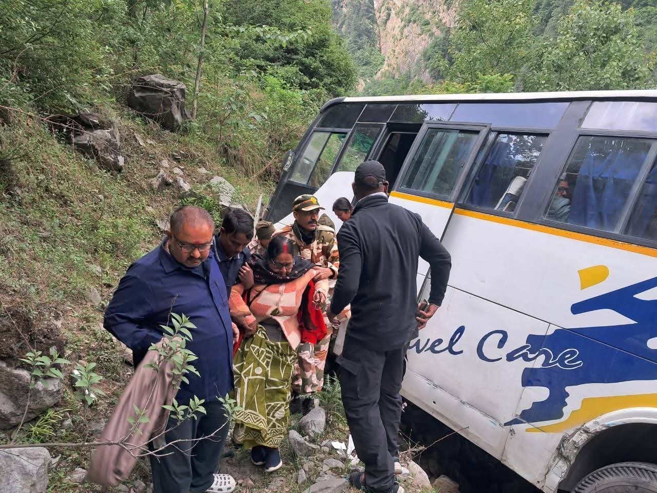 बद्रीनाथ-जोशीमठ मार्ग पर टला बड़ा हादसा, झारखण्ड के यात्रियों की बस का ब्रेक फेल