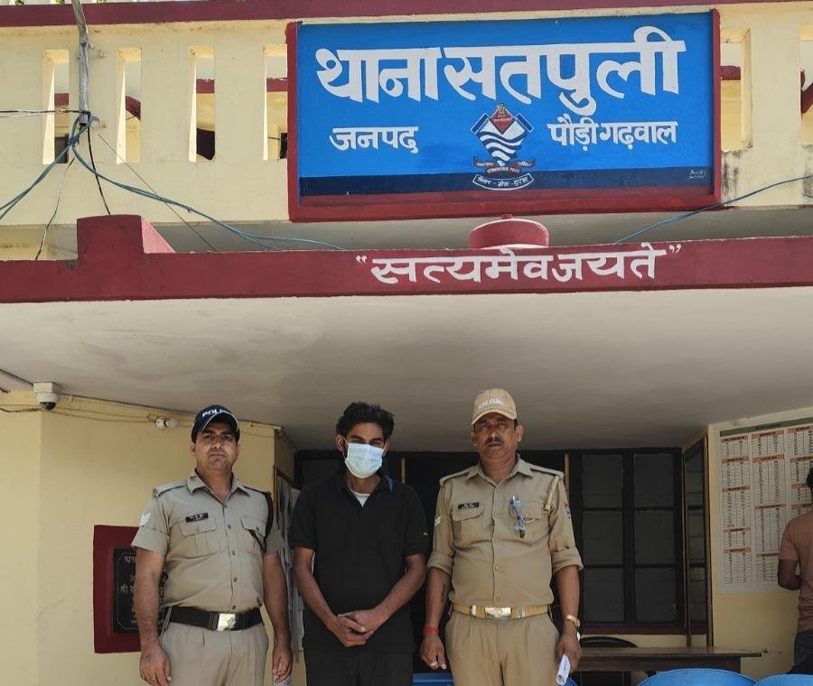 पौड़ी गढ़वाल : पुलिस ने गैर-जमानती वारंटी को किया गिरफ्तार