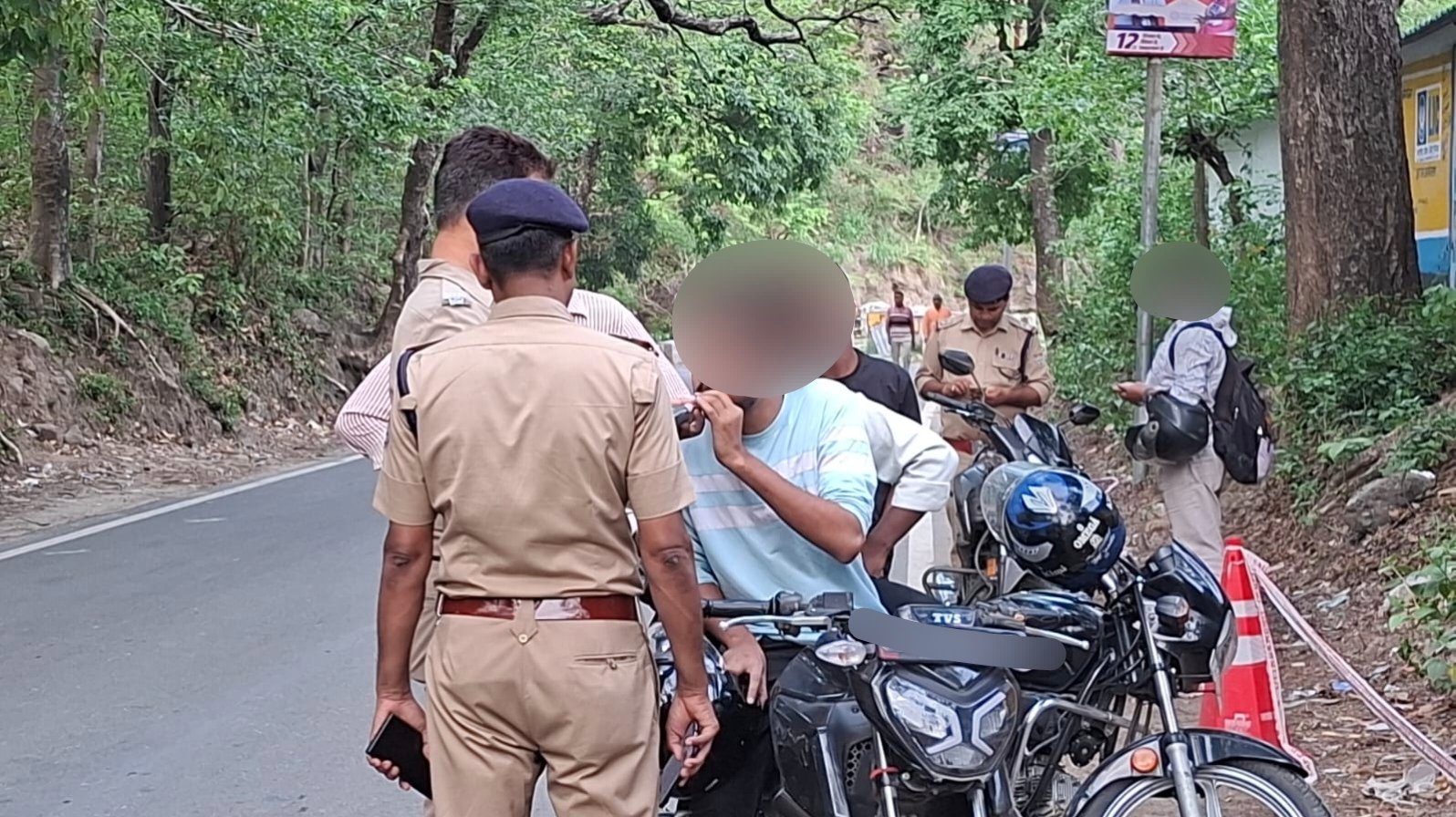पौड़ी गढ़वाल : यातायात नियम तोड़ने वालों पर पुलिस का शिकंजा, शराब पीकर वाहन चलाने पर एक वाहन सीज, रैश ड्राइविंग और ओवरस्पीडिंग पर भी सख्त कार्रवाई, 116 वाहन चालकों के चालान