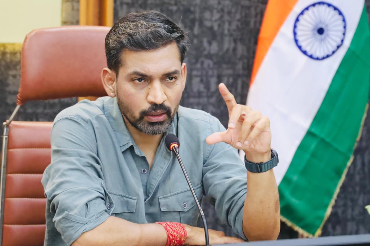 डीएम डॉ. आशीष चौहान ने की स्मार्ट सिटी परियोजनाओं की प्रगति, हैंडओवर की स्थिति एवं संचालन-अनुरक्षण कार्यों की समीक्षा, ग्रीन बिल्डिंग परियोजना की प्रगति में तेजी लाने तथा नियमित मॉनिटरिंग के निर्देश