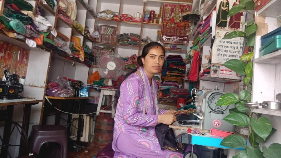 सुई-धागे से प्रियंका सिल रही हैं सफलता के सुनहरे सपने, सिलाई सेंटर से बनीं आत्मनिर्भर