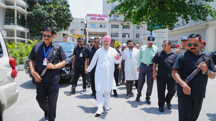 परमपूज्य ब्रह्मलीन श्रीमहंत इन्दिरेश चरण दास जी महाराज के महानिर्वाण दिवस पर किया गुरु का सिमरन, संगतों ने रक्तदान कर निभाई सेवा की परंपरा, 101 यूनिट रक्त संग्रहित