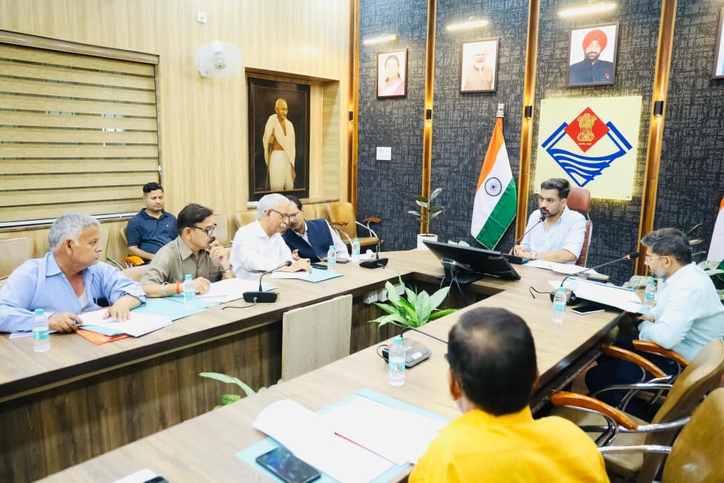 जिले में 98.22 प्रतिशत गणना प्रपत्र वितरित, 2.06 लाख से अधिक मतदाताओं का डिजिटाइजेशन पूर्ण – डीएम डॉ. आशीष चौहान