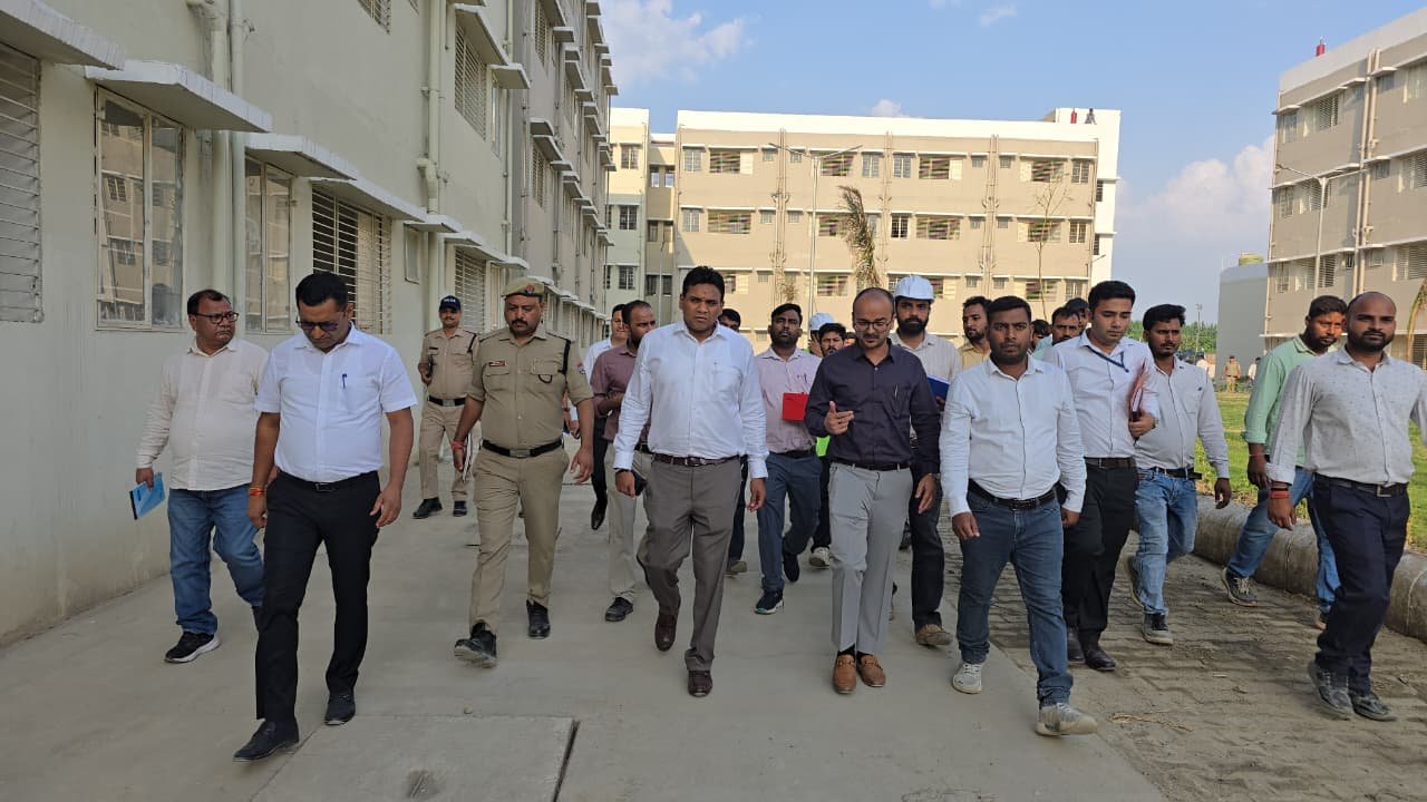 धामी सरकार की बड़ी सौगात, मात्र 03 लाख रुपये में मिलेगा आधुनिक फ्लैट, तैयार हुई उत्तराखंड की सबसे बड़ी EWS आवासीय परियोजनाओं में से एक