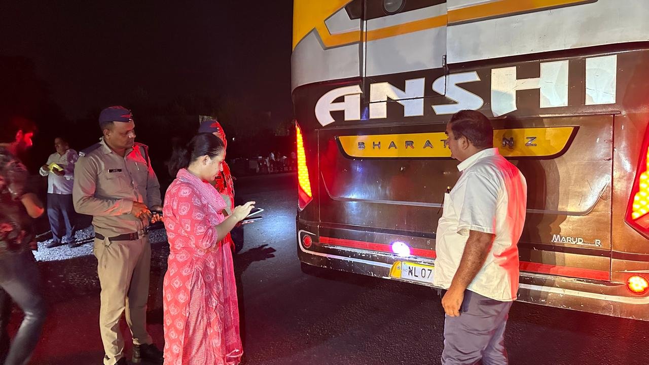 डीएम मयूर दीक्षित के निर्देश पर हरिद्वार में लक्ज़री स्लीपर बसों के विरुद्ध सघन प्रवर्तन अभियान, 80 चालान एवं 12 बसें सीज़