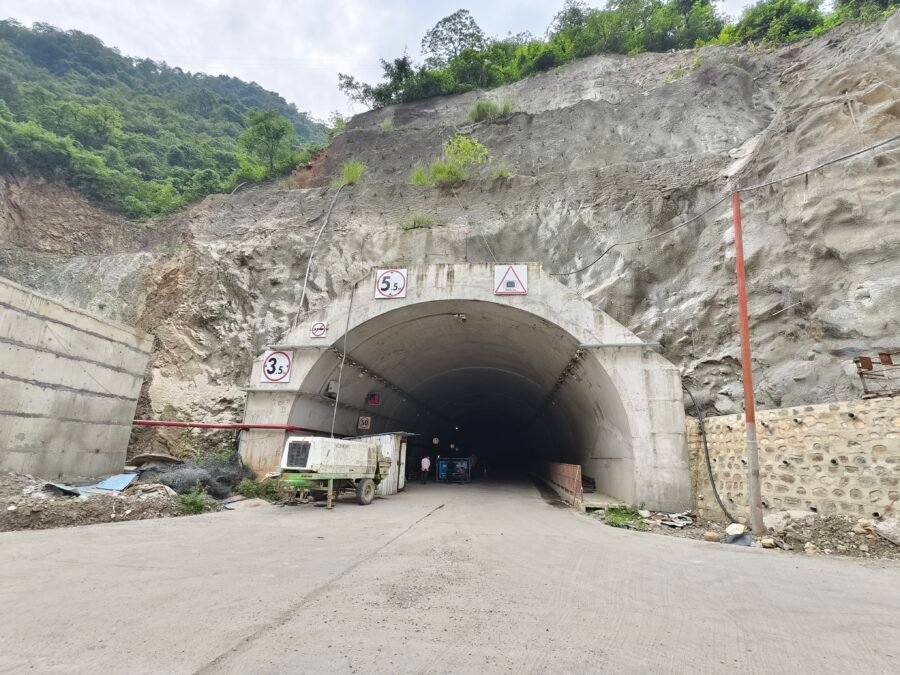 बद्रीनाथ-केदारनाथ यात्रा होगी और अधिक सुगम, अंतिम चरण में 900 मीटर लंबी सुरंग तैयार 200 मीटर लंबे पुल का निर्माण