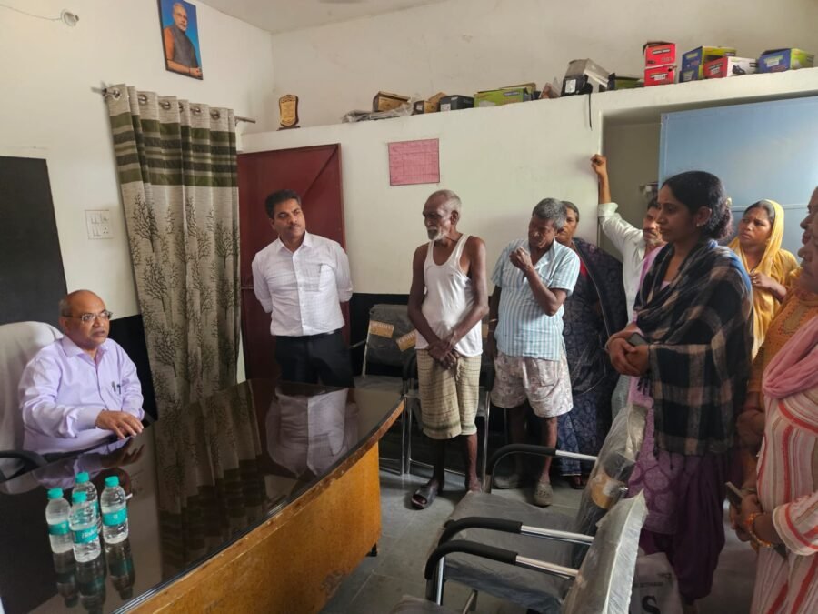 आयुक्त गढ़वाल मण्डल ने हरिद्वार ग्रामीण विधानसभा के तीन मतदेय स्थलों का किया निरीक्षण, मतदाता सूची गहन पुनरीक्षण कार्य का लिया जायजा