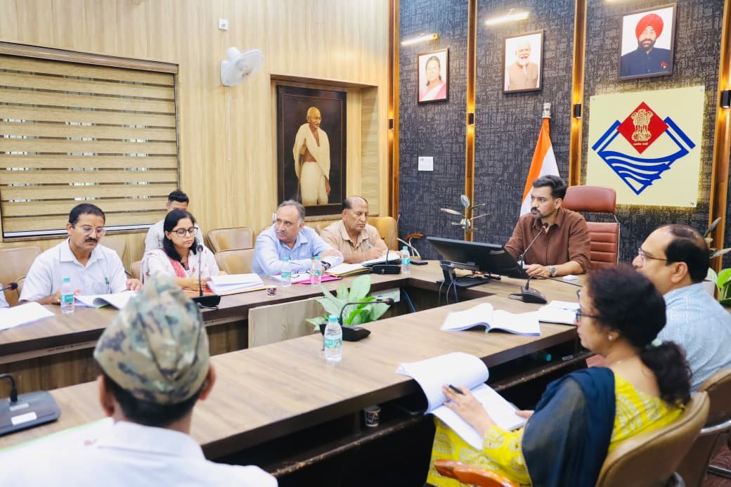 कोरोनेशन अस्पताल की स्वास्थ्य सेवाओं में होगा बड़ा सुधार, 38 प्रस्तावों पर बनी सहमति, घटते राजस्व पर डीएम डॉ. आशीष चौहान ने जताई चिंता, जांच के दिए निर्देश
