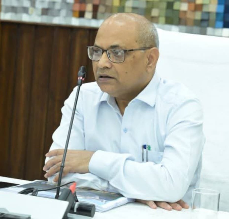 आपदा राहत कार्यों में तेजी लाएं, अवरुद्ध मार्गों को प्राथमिकता से खोलें – आयुक्त आनंद स्वरूप