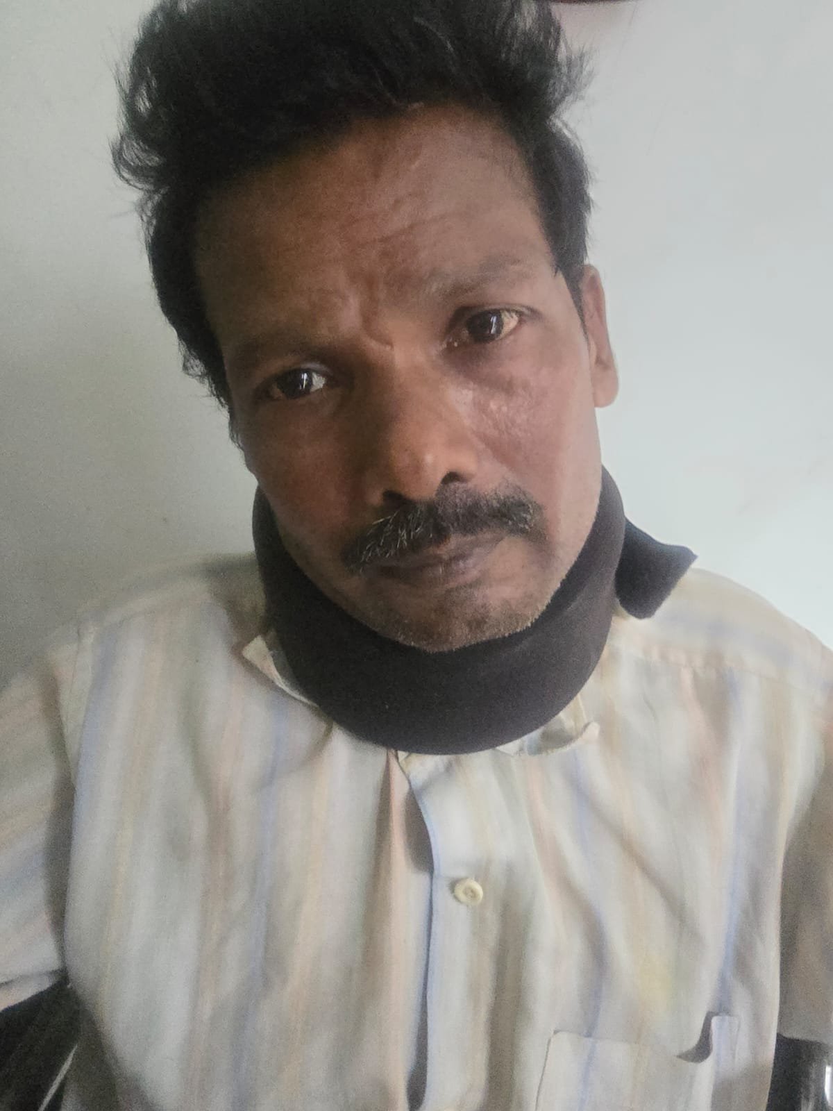 समाधान दिवस में मिला त्वरित न्याय, डीएम डॉ. आशीष चौहान की संवेदनशीलता से दिव्यांग सुनील को मिली पेंशन, बैंक खाता और नई व्हीलचेयर