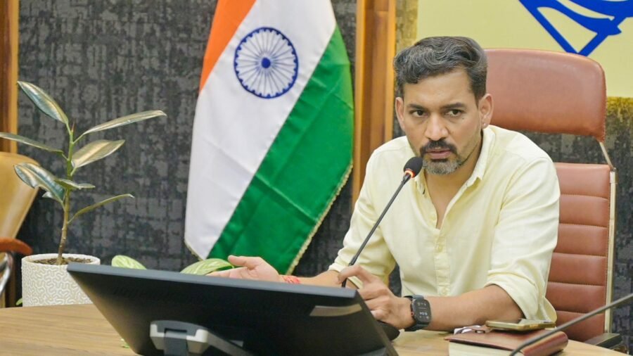 डीएम डॉ. आशीष चौहान का सख्त एक्शन, ग्राम पेयजल एवं स्वच्छता समितियां न बनने पर एडीओ पंचायत के वेतन पर रोक