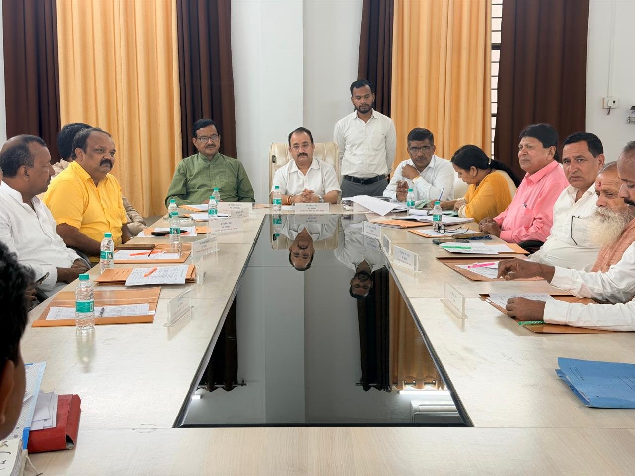 शिकायती प्रकरणों पर अध्यक्ष उत्तराखंड अन्य विछड़ा वर्ग आयोग संजय नेगी ने की सुनवाई, अधिकारियों को त्वरित एवं नियमानुसार कार्रवाई के निर्देश