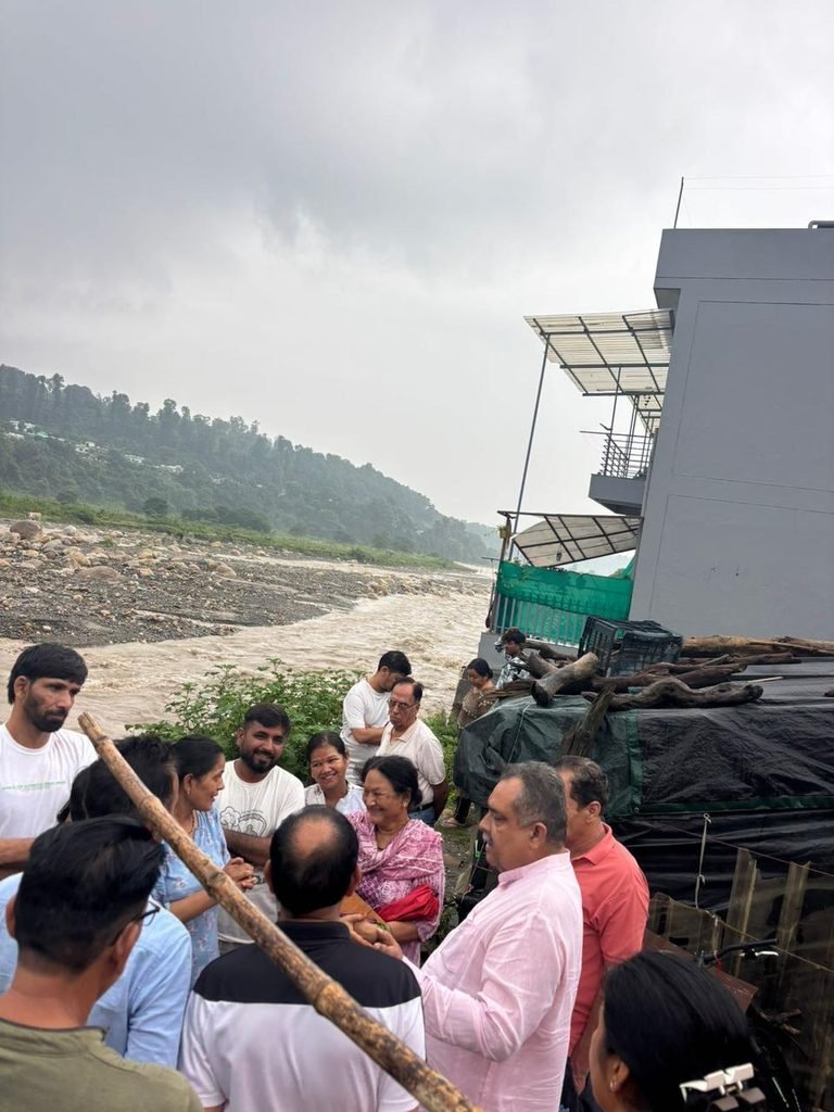 देहरादून में बारिश के बीच प्रशासन अलर्ट, जलभराव वाले क्षेत्रों में QRT तैनात