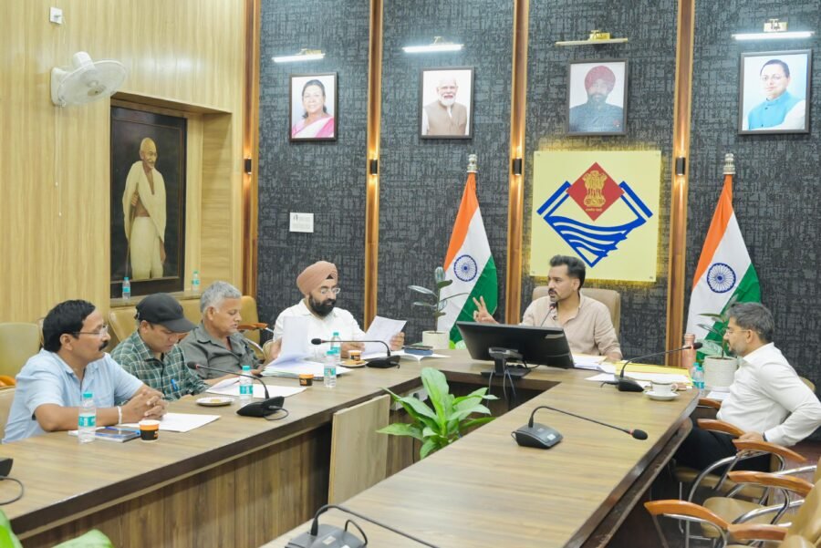 एसआईआर कार्य में पारदर्शिता एवं शुद्धता के साथ करें नोटिसों की सुनवाई – डीएम डॉ. आशीष चौहान
