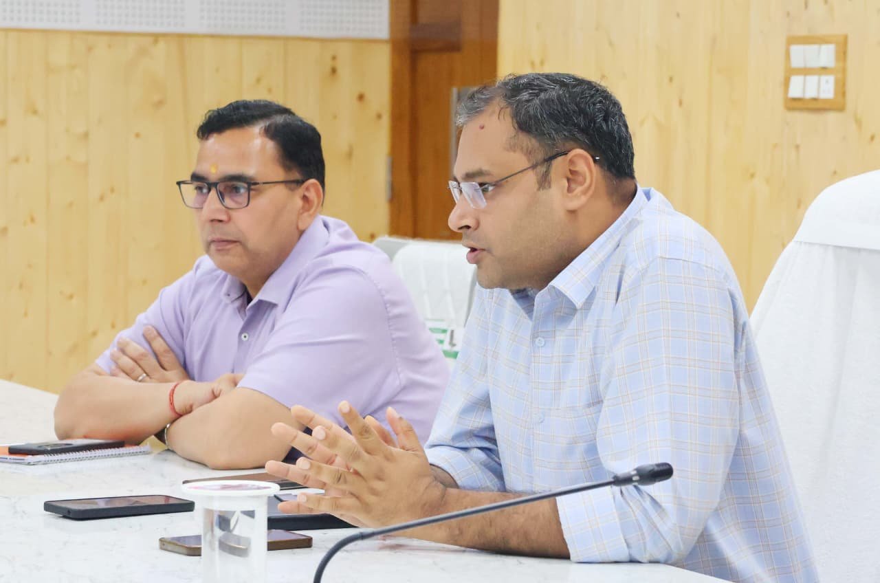 पर्यटन हब के रूप में उभरेगा चमोली, आधुनिक सुविधाओं और नई परियोजनाओं पर प्रशासन का फोकस
