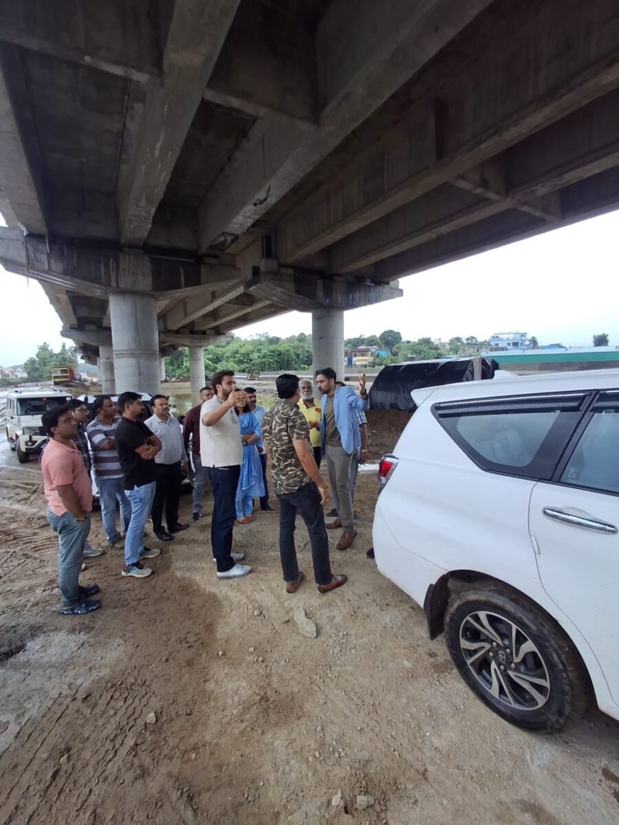 डीएम डॉ. आशीष चौहान ने दिल्ली-देहरादून आर्थिक कॉरिडोर से जुड़ी 12 किमी ग्रीनफील्ड बाईपास परियोजना का किया निरीक्षण