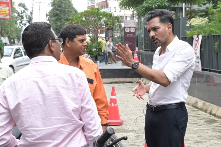 सीमाद्वार में जलभराव पर डीएम डॉ. आशीष चौहान सख्त, नगर निगम को 24 घंटे में सफाई और डिवाटरिंग के निर्देश, जलनिकासी कार्यो की होगी नियमित मॉनिटरिंग, पटवारी को सीमाद्वार में ही किया स्टेशन