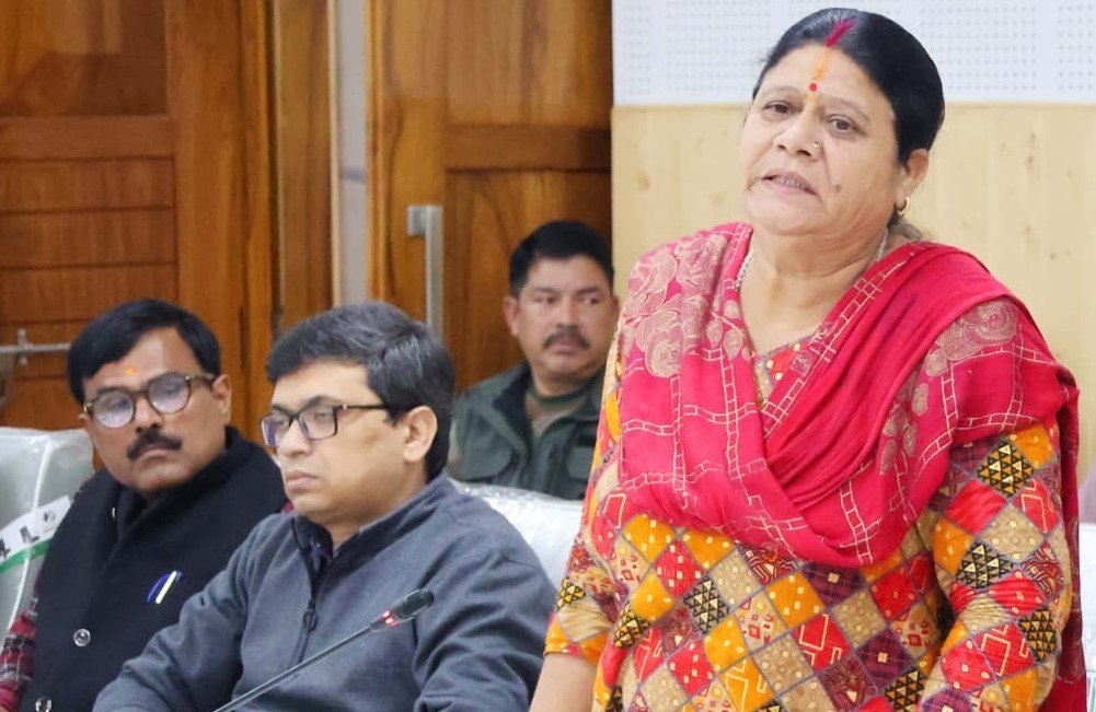 जनता की शिकायतें सुनीं, अफसरों को दिया जवाब का समय