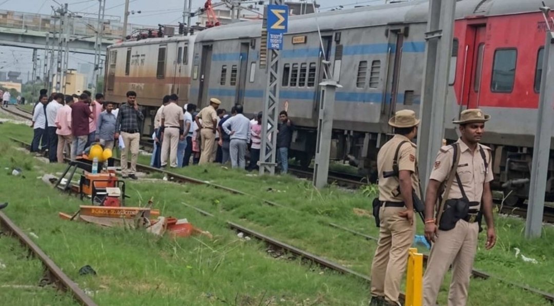 बड़ा रेल हादसा टला, महानंदा एक्सप्रेस के तीन हिस्से पटरी से उतरे