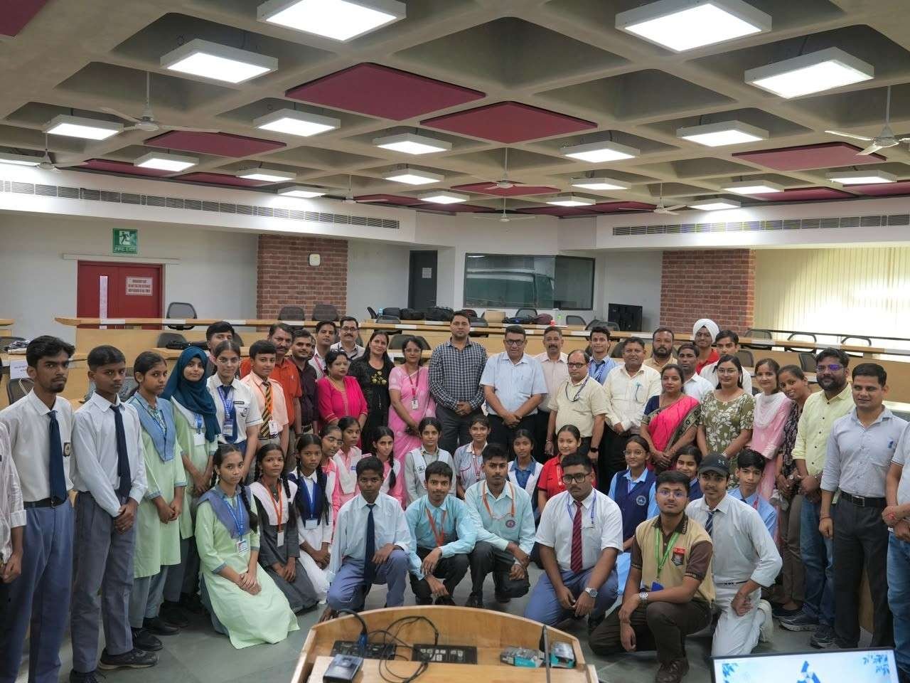 आईआईएम काशीपुर में ‘हिंदी माह 2026’ के तहत अंतरविद्यालयी आशुभाषण प्रतियोगिता आयोजित, 16 स्कूलों के विद्यार्थियों ने किया प्रतिभाग