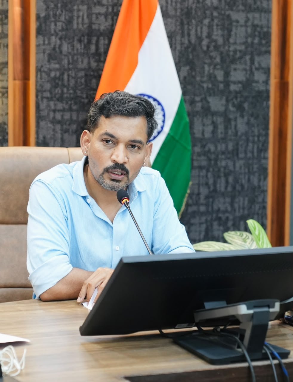 नशामुक्ति अभियान को गति देने के लिए शिक्षण संस्थानों में होंगी विशेष कार्यशालाएं, डीएम डॉ. आशीष चौहान ने 18 अक्टूबर तक शत-प्रतिशत विद्यार्थियों को ई-शपथ दिलाने के दिए निर्देश