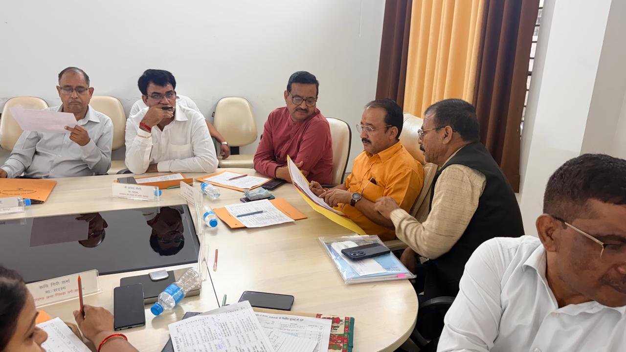 11 शिकायती प्रकरणों पर उत्तराखंड अन्य पिछड़ा वर्ग आयोग की सुनवाई, अध्यक्ष संजय नेगी ने अधिकारियों को दिए समयबद्ध निस्तारण के निर्देश