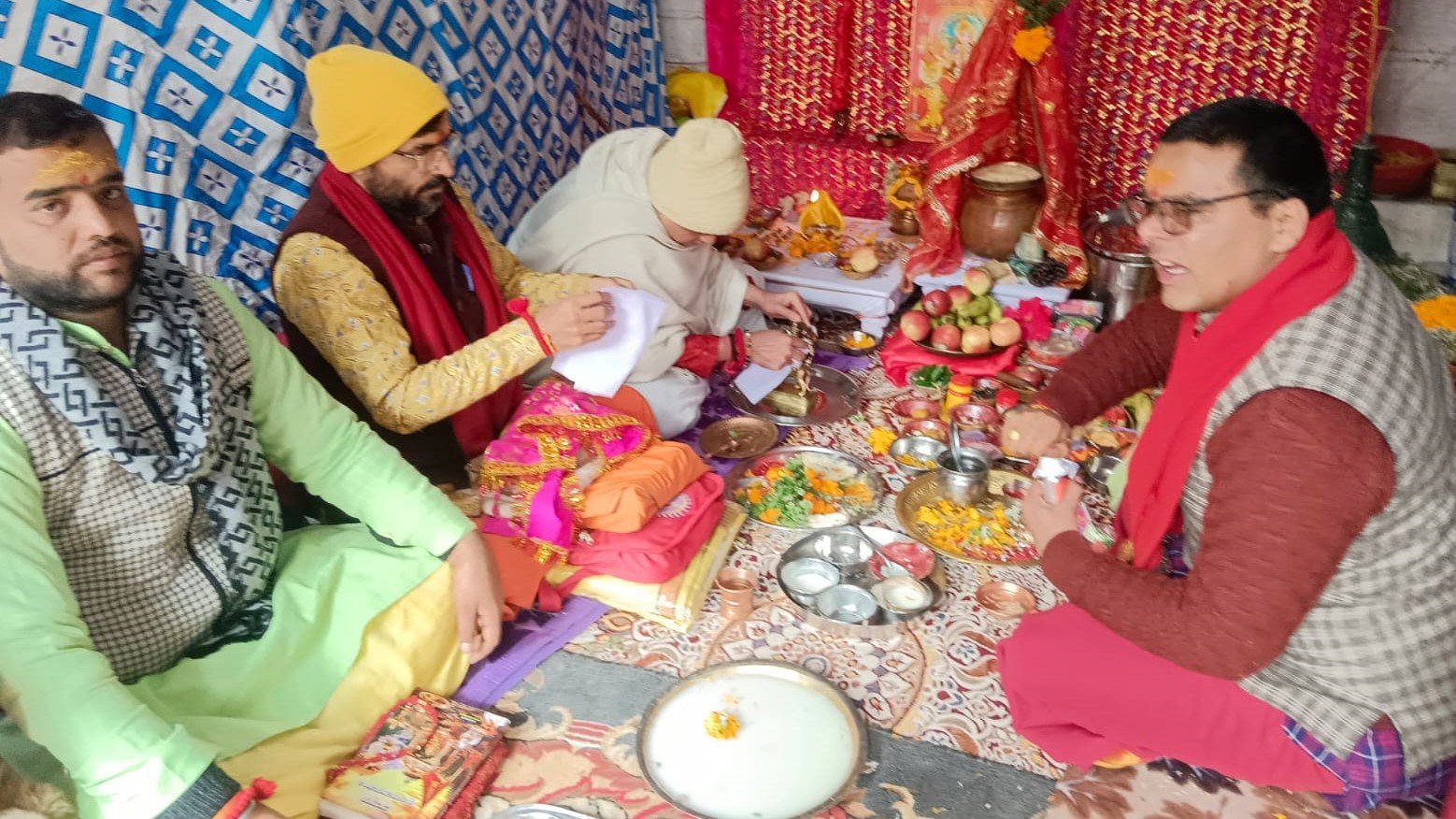 बदरीनाथ धाम में नवरात्र शुरू, घट स्थापना के साथ मां भगवती का अभिषेक