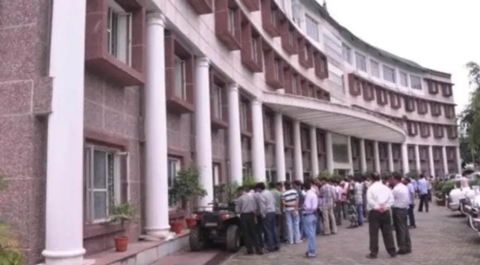 उत्तराखण्ड सचिवालय की महिला अधिकारी से उपनल कर्मी की अभद्रता, मुकदमा दर्ज