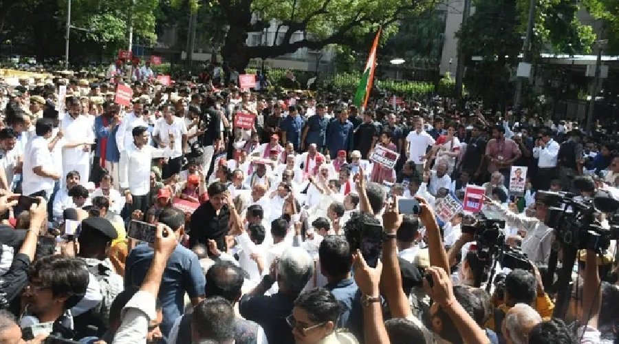 वोटर लिस्ट विवाद पर विपक्ष का हल्लाबोल, CEC के इस्तीफे की मांग